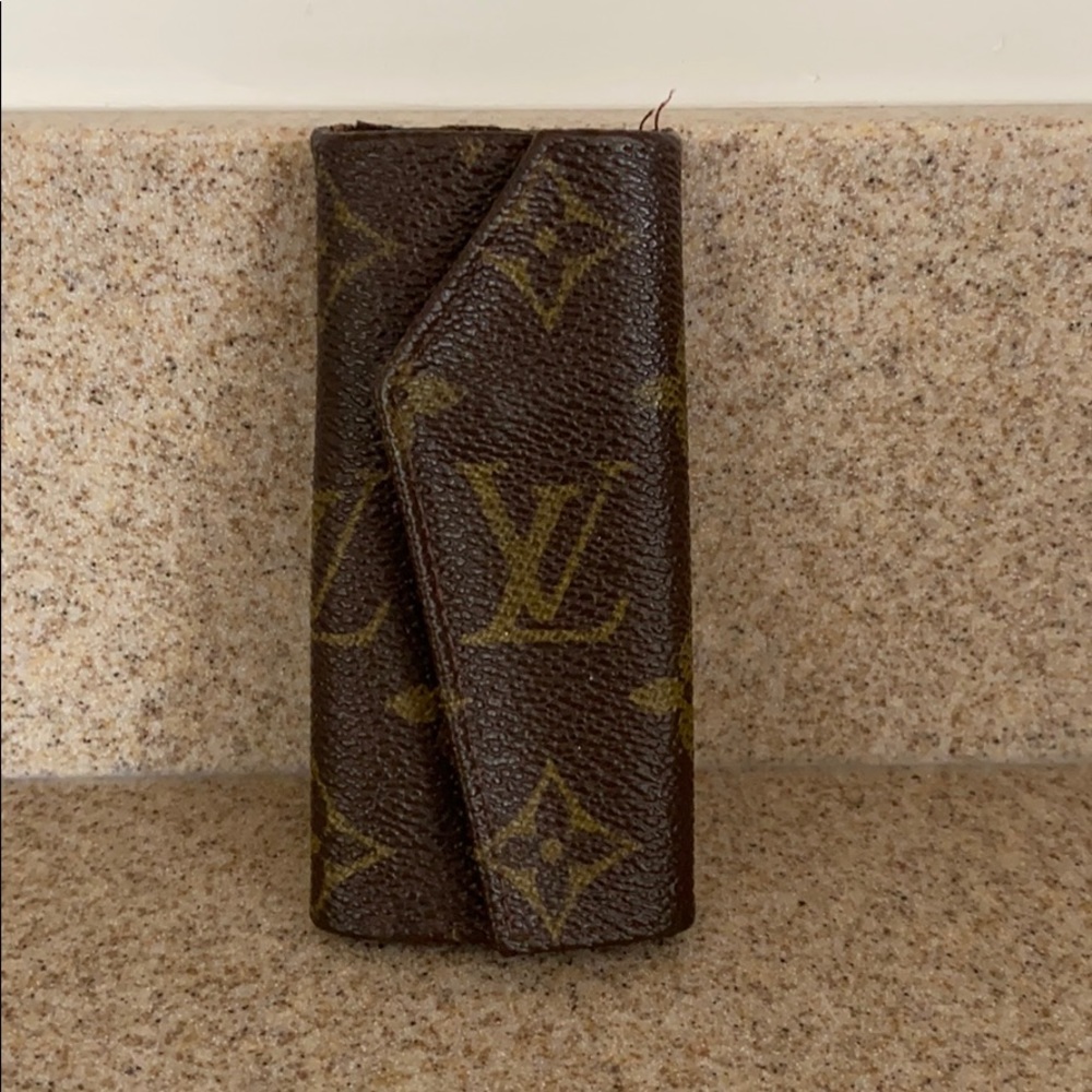 Louis Vuitton 4-hook key case